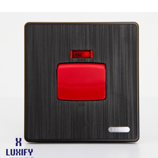 مفتاح مكيف 7×7 أسود من LUXIFY – تصميم أنيق وتحكم آمن لأجهزتك