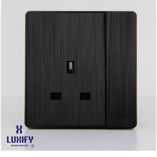 فيش 13 أمبير مع مفتاح مفرد أسود LUXIFY