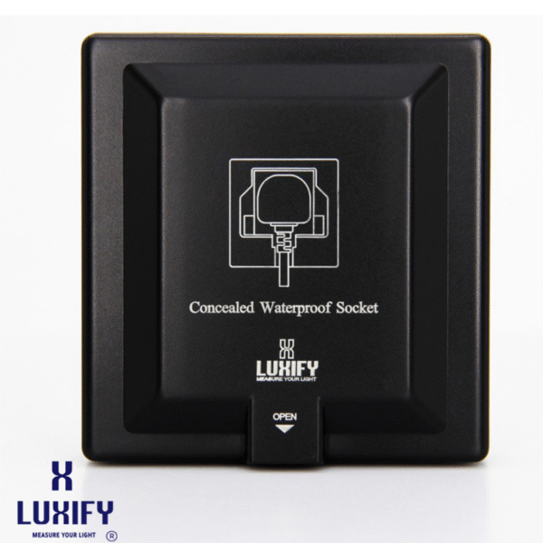 فيش 13 أمبير مخفي بلون أسود من LUXIFY – تصميم أنيق يخفي التقنية بذكاء