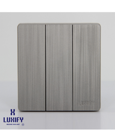 مفتاح ثلاثي بلون سلفر من LUXIFY .